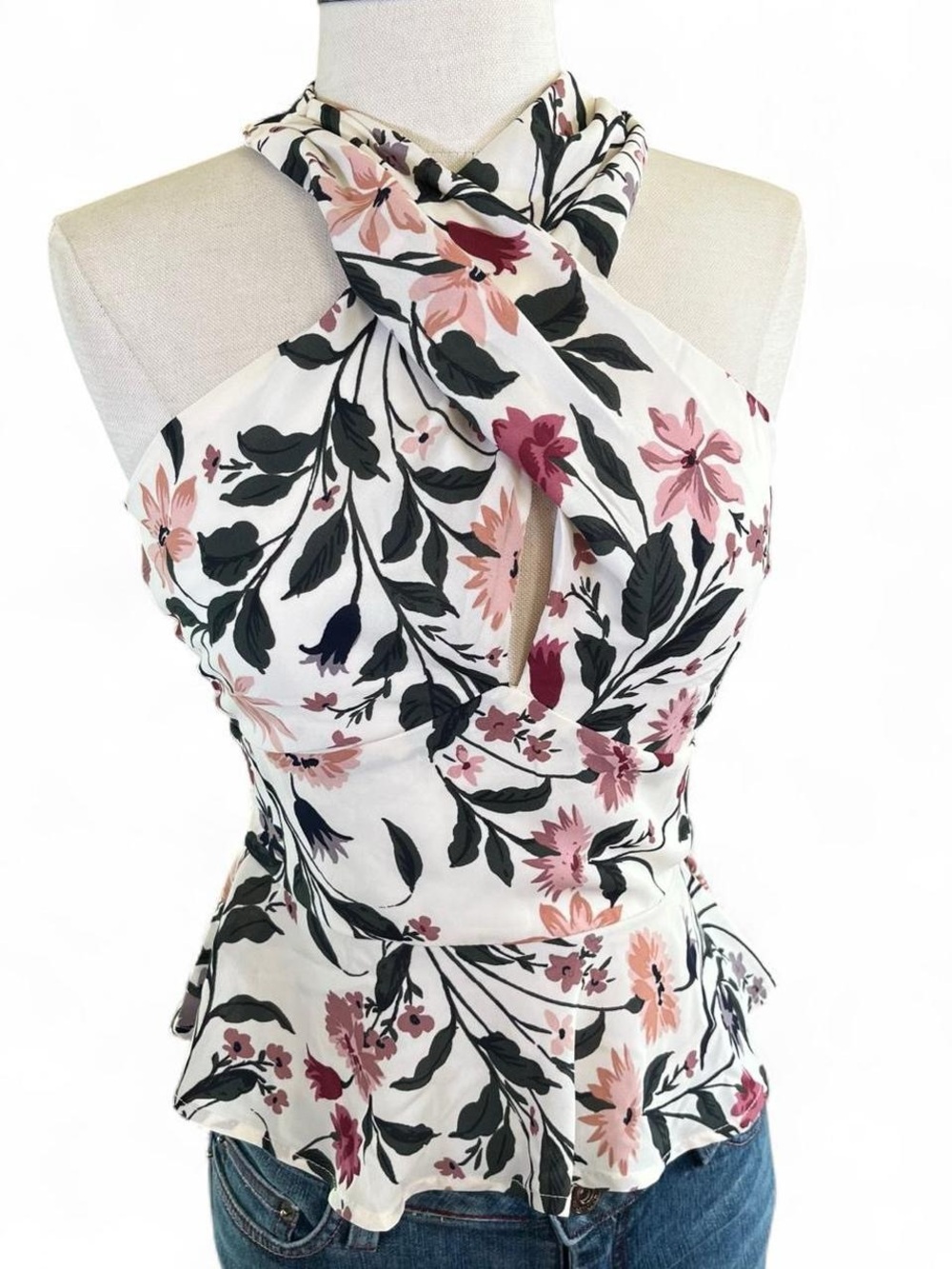 Francesca’s Floral Halter Keyhole Top – size XS (NWT)